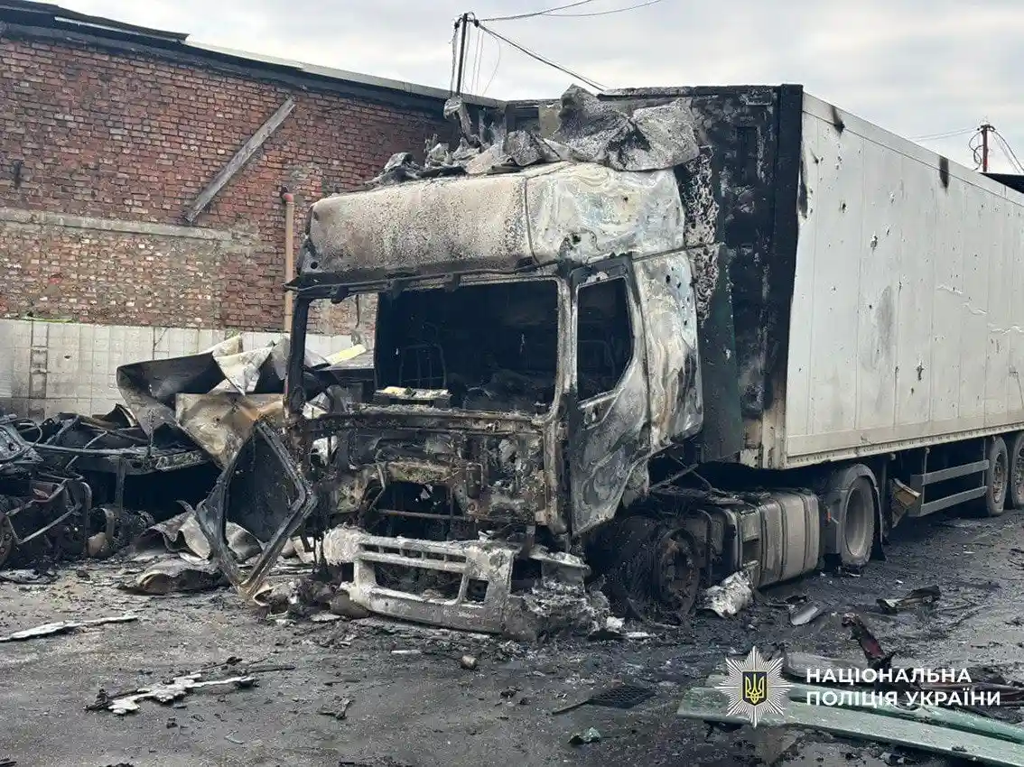 Масований обстріл Чернігівщини: дрони влучили у будинки та підприємства в Чернігові й Ніжині