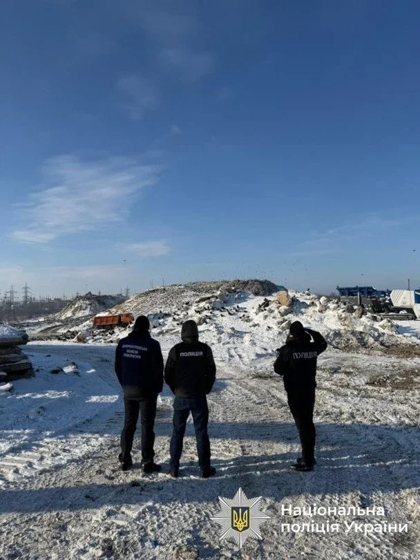 Масштабна спецоперація через «сміттєві» схеми: обшуки пройшли у трьох регіонах країни