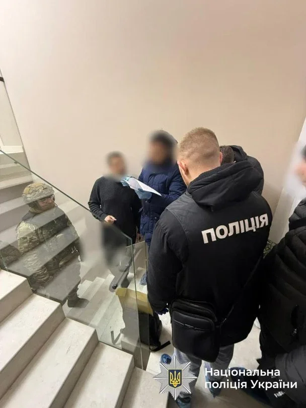 Масштабна спецоперація через «сміттєві» схеми: обшуки пройшли у трьох регіонах країни