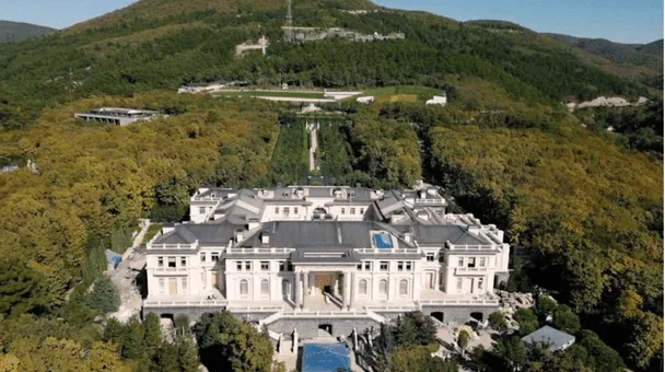 Золотий «кешбек» Кремля: як Аліна Кабаєва освоює залишки бюджету путінського палацу