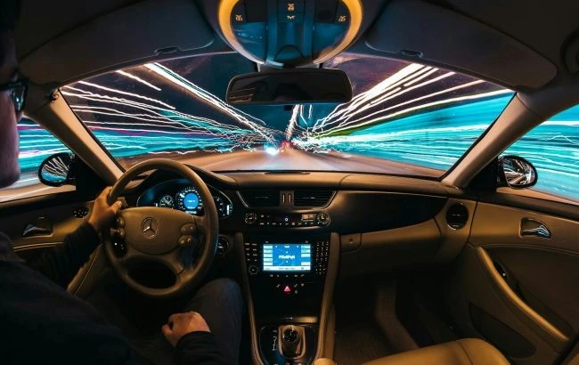 Юридичні пастки та технічні обмеження: реалії автопілота на українських дорогах