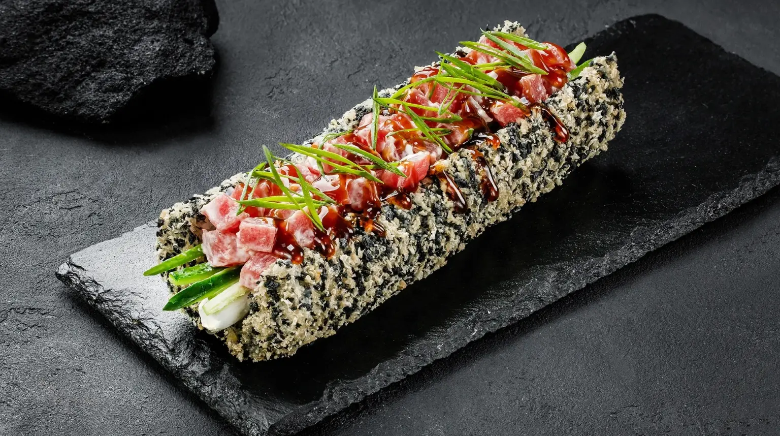 Суші бургери та рол-доги – новий погляд на японську кухню від Sushi Master