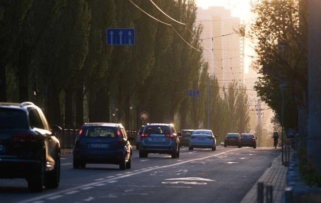 Чому водіям варто уникати руху лівою смугою Чому водіям варто уникати руху лівою смугою